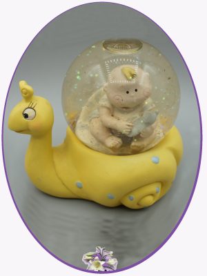Water globe cu Baby-Hairy pe melcusor